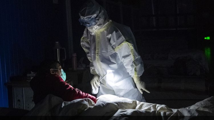 В Китае число заболевших начало падать, а временные больницы закрываются, фото: news.cn