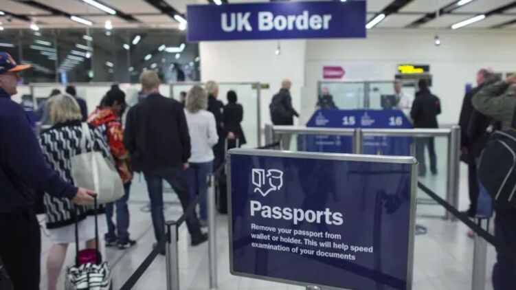 В Британии негласно могут свернуть программу по приему украинских беженцев из-за нехватки жилья