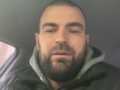 "Они провоцировали". "Страна" поговорила с таксистом, которого уволили после скандала с языком