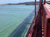 Знаменитый мост "Золотые ворота" в Сан-Франциско оборудовали сеткой для предотвращения самоубийств. Фото