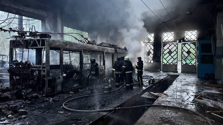 В Харькове россияне атаковали депо общественного транспорта. Фото: Telegram