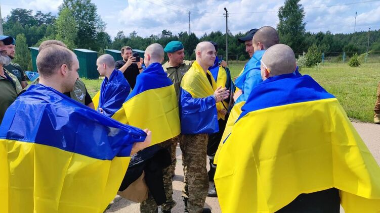 В Украину вернулись из плена военные. Фото: Телеграм Зеленского