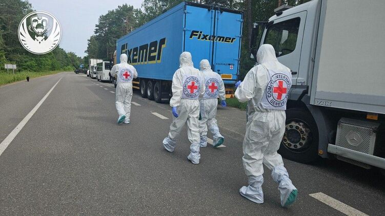 Грузовики с телами военных. Фото: координационный штаб