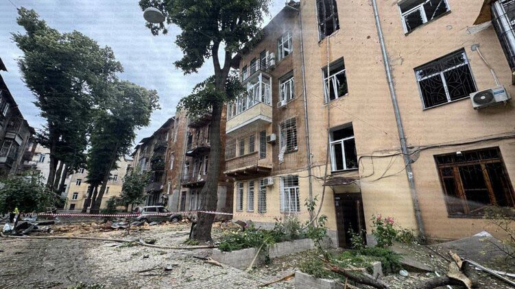 Пострадавшая от удара улица в центре Одессы