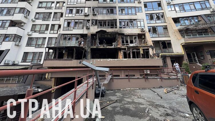 Дом, попавший под обстрел в Киеве в ночь на 21 июля