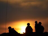 Некуда идти после мобилизации мужа. У ворот столичного ТЦК пятый день на асфальте ночует девушка. Видео