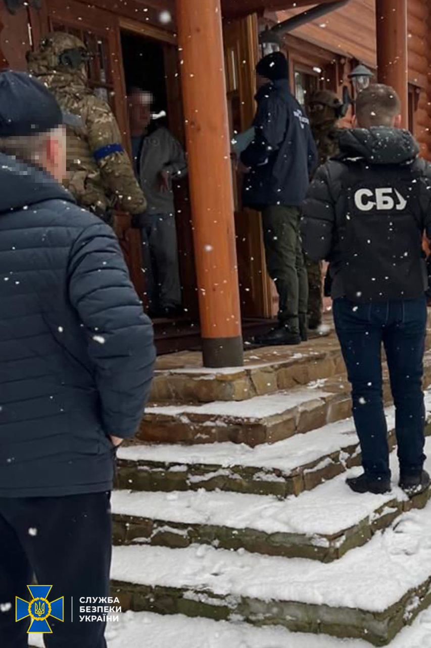 У Коломойского прошли обыски