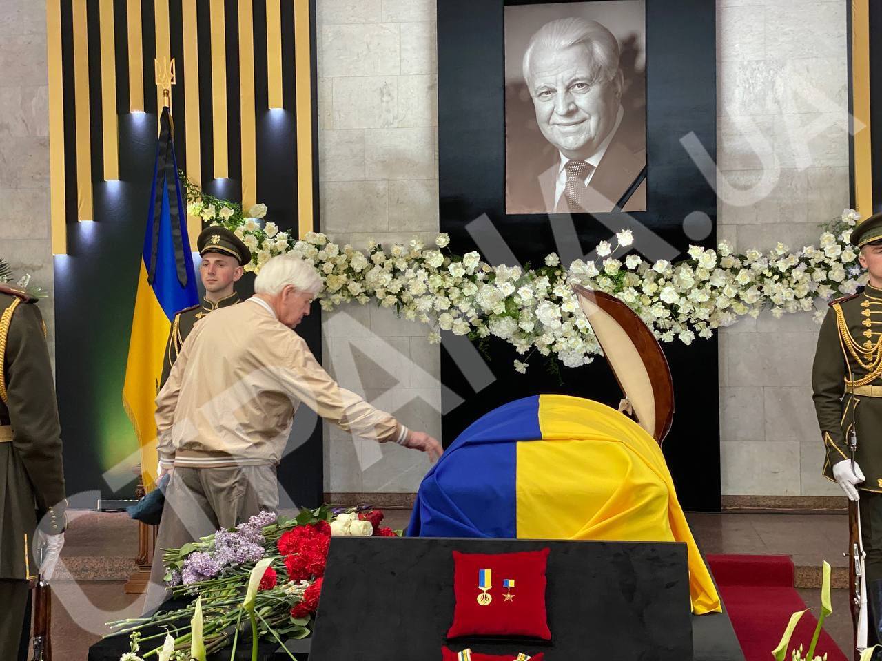 Прощание с Кравчуком. Фото: Страна