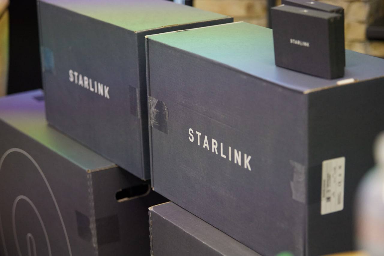 Польша передала Украине терминалы Starlink