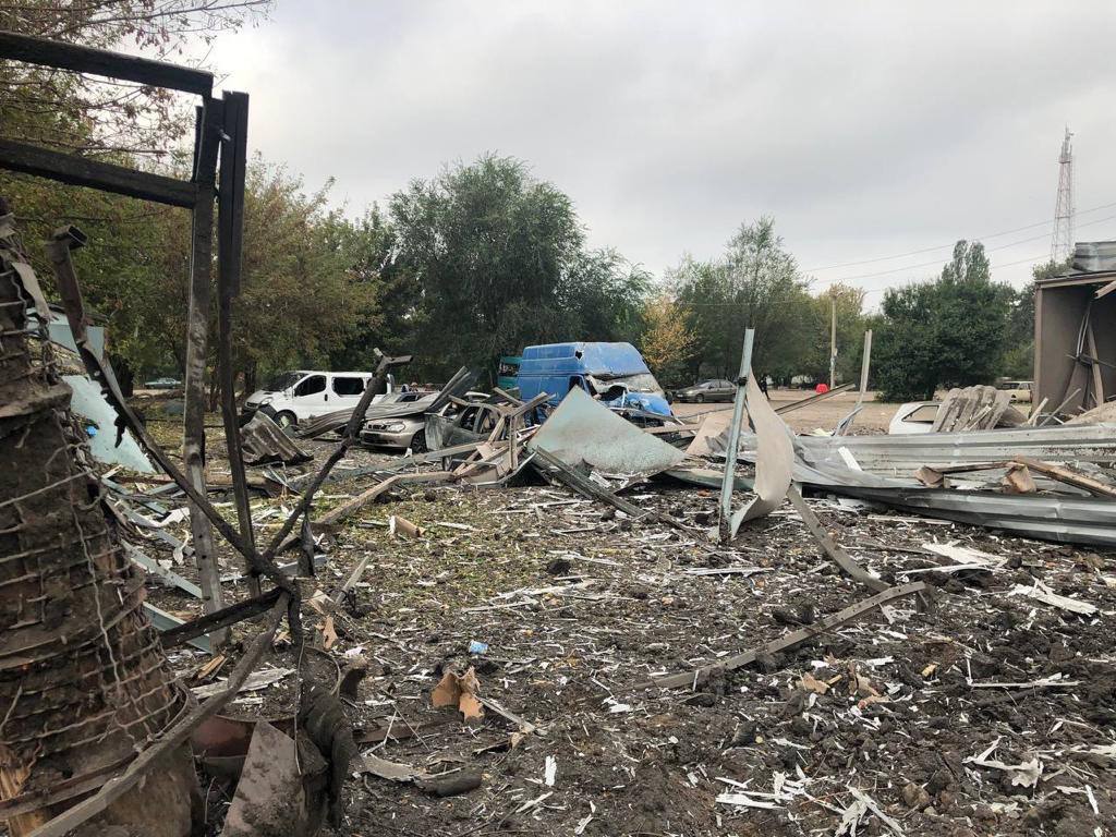 Зеленский опубликовал фото последствий обстрелов Запорожья, Николаевщины и Днепропетровщины