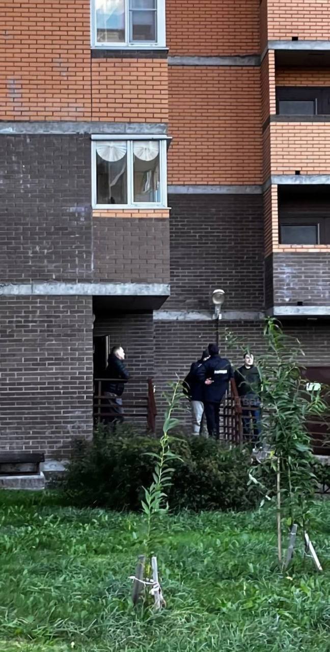 В Питере уклонистов поджидают в подъездах и вручают повестки