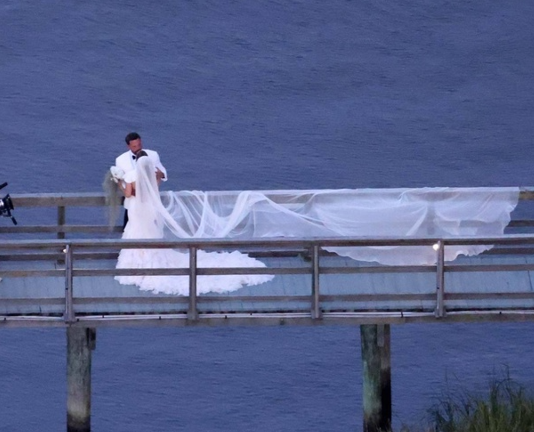 Бен Аффлек и Дженнифер Лопес поженились во второй раз