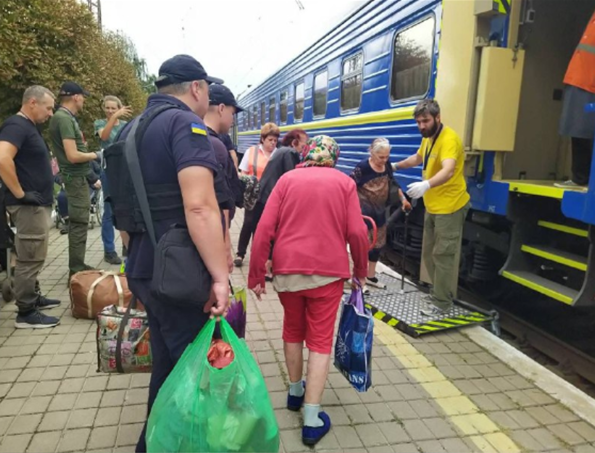 "Укрзализныця" возобновила эвакуацию из Донецкой области