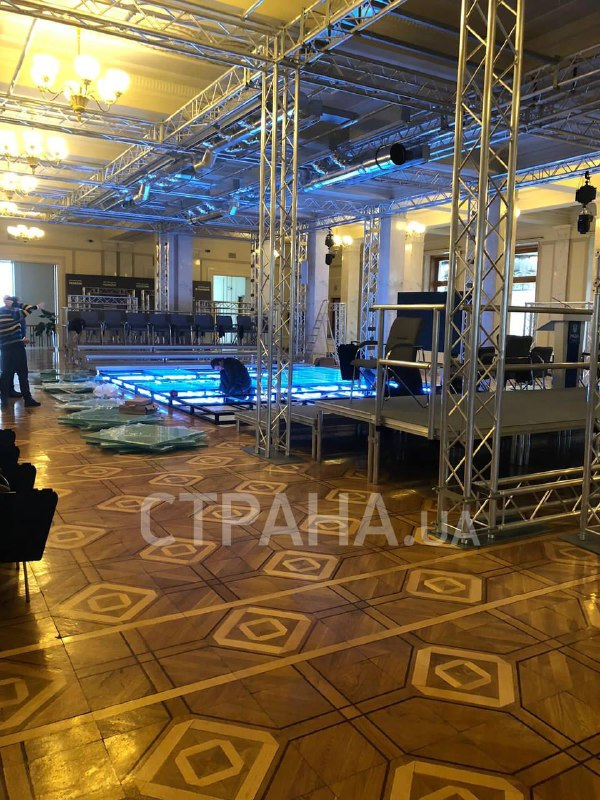 Студия для ток-шоу на третьем этаже парламента в пресс-центре