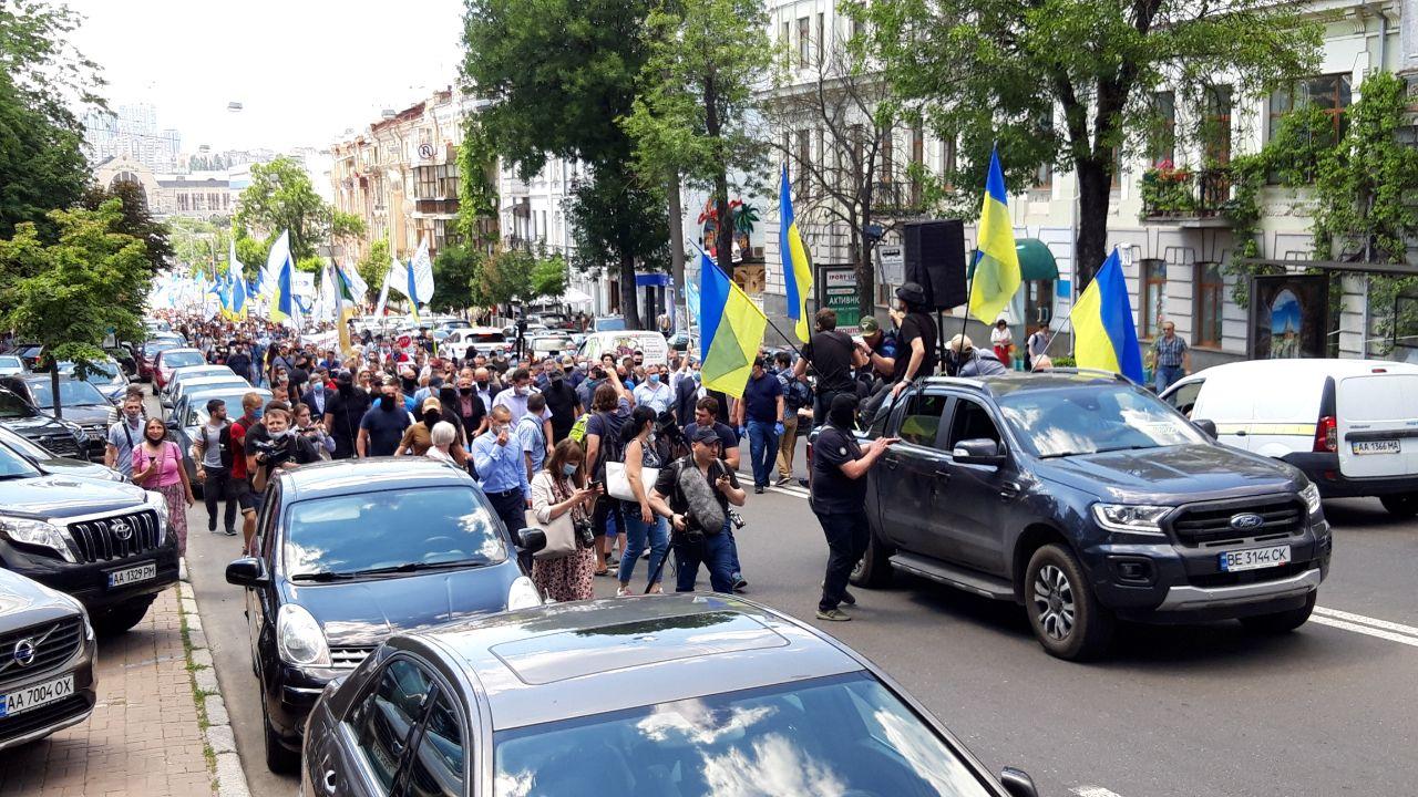 Порошенко идет в суд. Фото: "Страна"