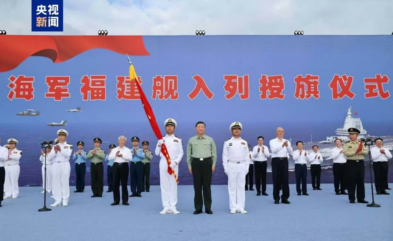 Сі Цзіньпін взяв участь у церемонії введення в експлуатацію третього авіаносця КНР