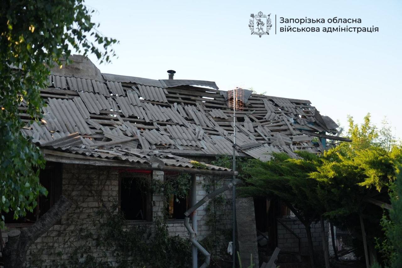 Фото наслідків удару РФ по Запоріжжі. Джерело &ndash; ОВА