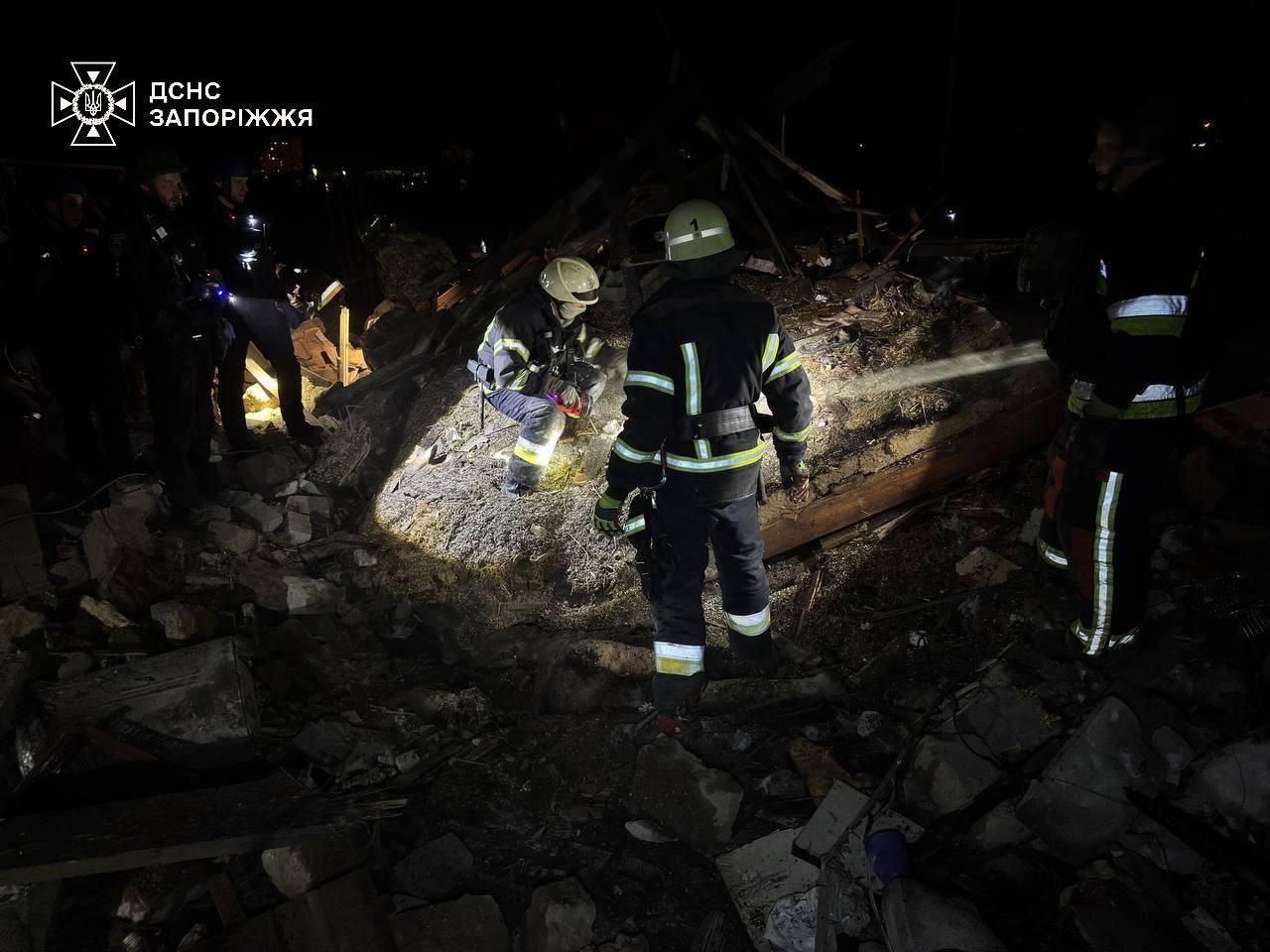 Фото(2) тушения пожара. Истчоник - ГСЧС